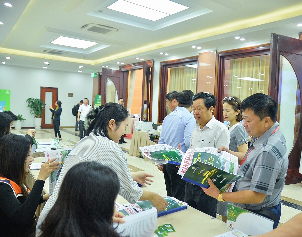 Giữa TTCK với báo chí, truyền thông có mối quan hệ chặt chẽ, tác động lẫn nhau.