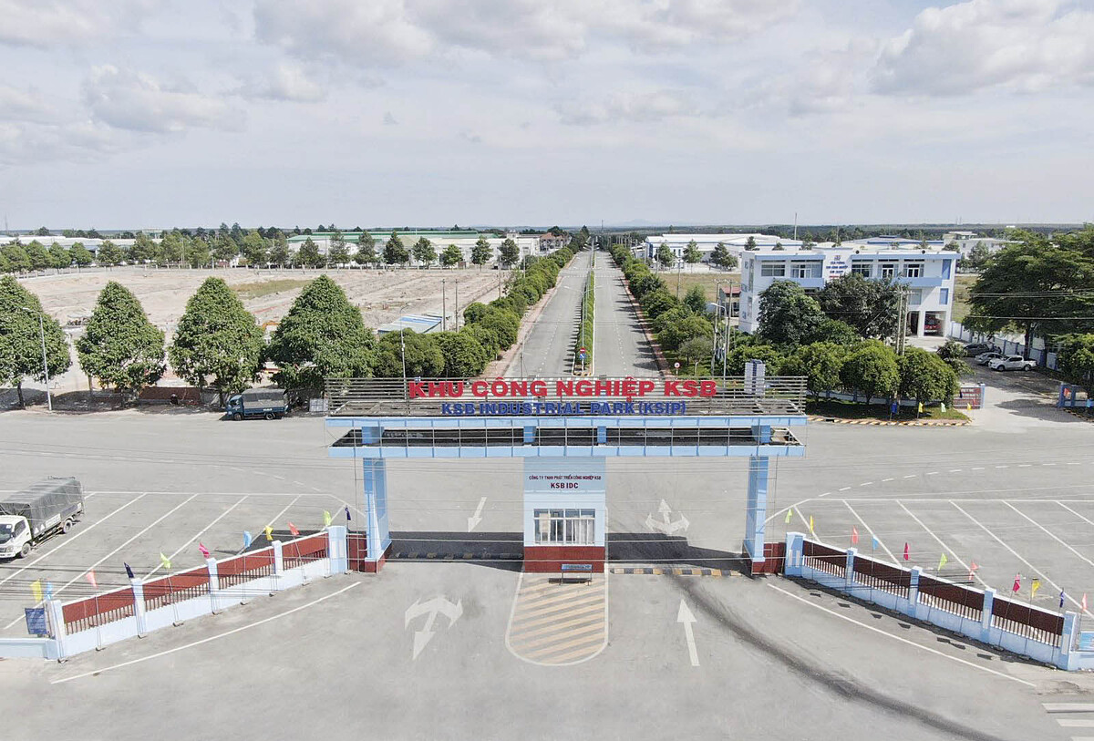 KSB đang tích cực đầu tư vào hạ tầng, với chi phí xây dựng cơ bản dở dang lên tới 899,7 tỷ đồng. Riêng dự án Khu công nghiệp Hoa Lư đã chiếm gần 452 tỷ đồng, tương đương 50% tổng chi phí đầu tư đang dở dang.