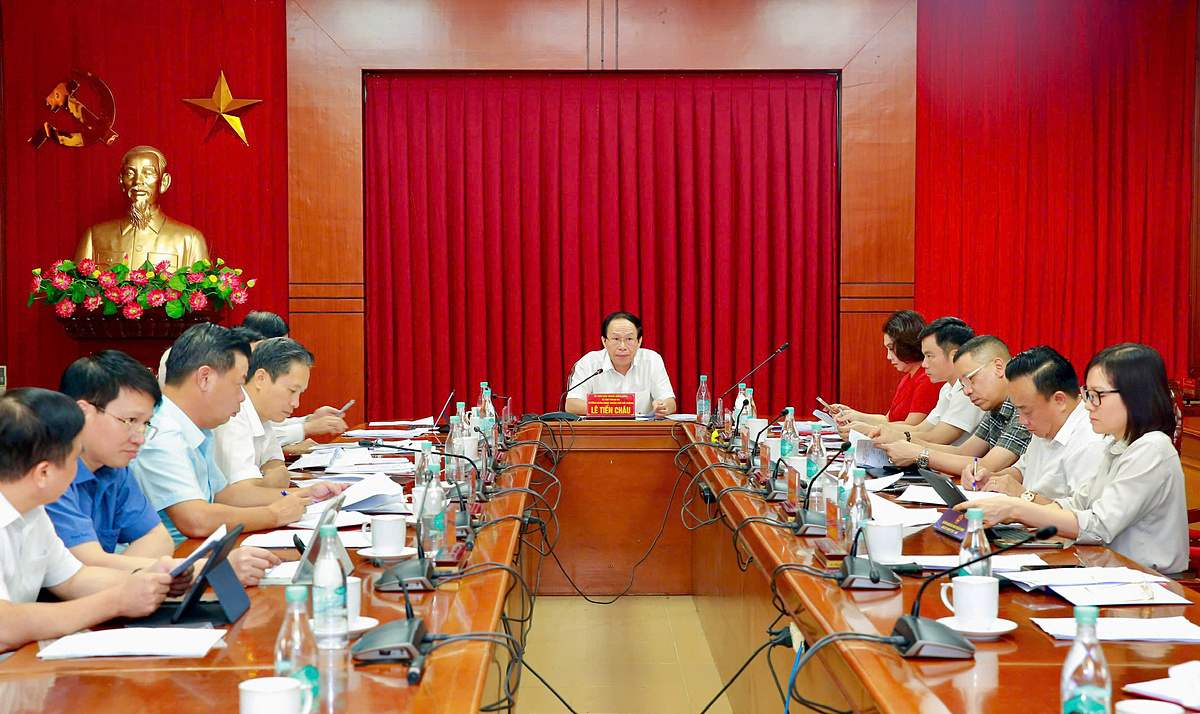 Ban Chỉ đạo &lpar;Ban Chỉ đạo&rpar; phòng, chống tham nhũng, lãng phí, tiêu cực thành phố Hải Phòng tiến hành Phiên họp thứ 11 dưới sự chủ trì của ông Lê Tiến Châu, Ủy viên Trung ương Đảng, Bí thư Thành ủy, Trưởng Đoàn đại biểu Quốc hội thành phố Hải Phòng, Trưởng Ban Chỉ đạo. Ảnh: TL