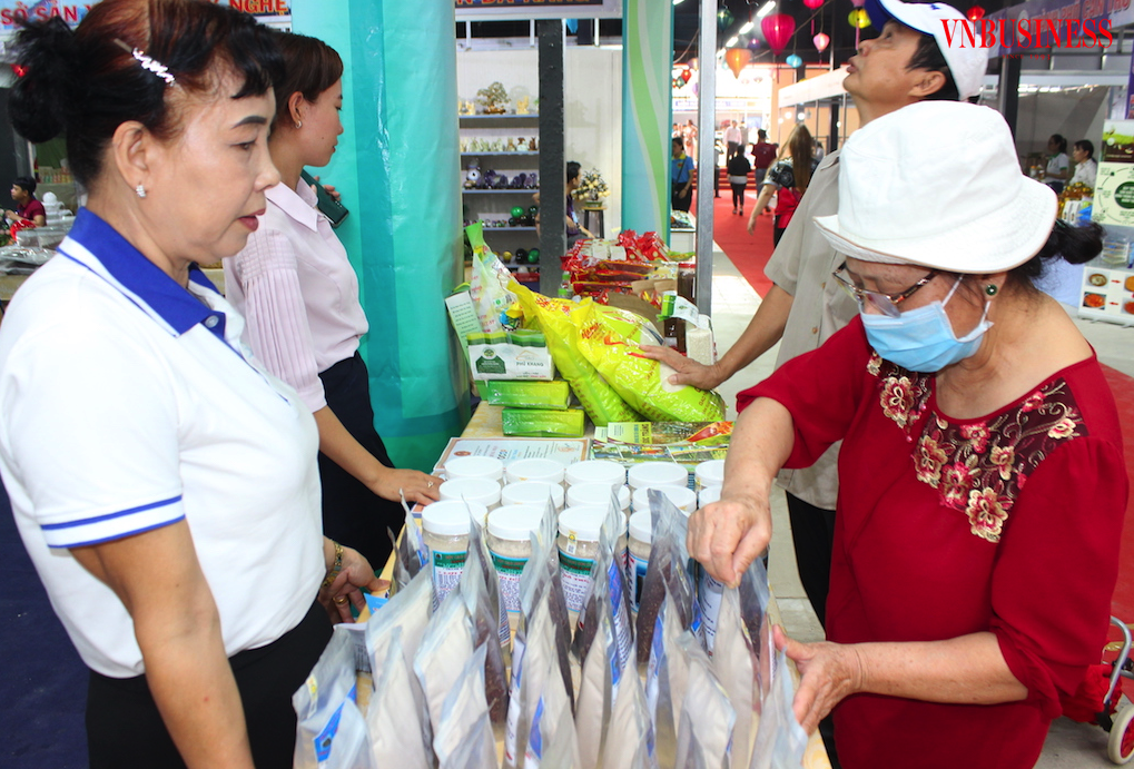 Các tiểu thương, hộ kinh doanh cá thể phải nhanh chóng có chuyển biến mới phù hợp với chủ trương chính sách mới thay vì cứ mãi “giậm chân tại chỗ”.