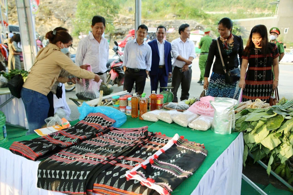 Với tư duy sản xuất hàng hóa đã giúp cho các đặc sản của Nam Giang được nhiều người tiêu dùng đón nhận.