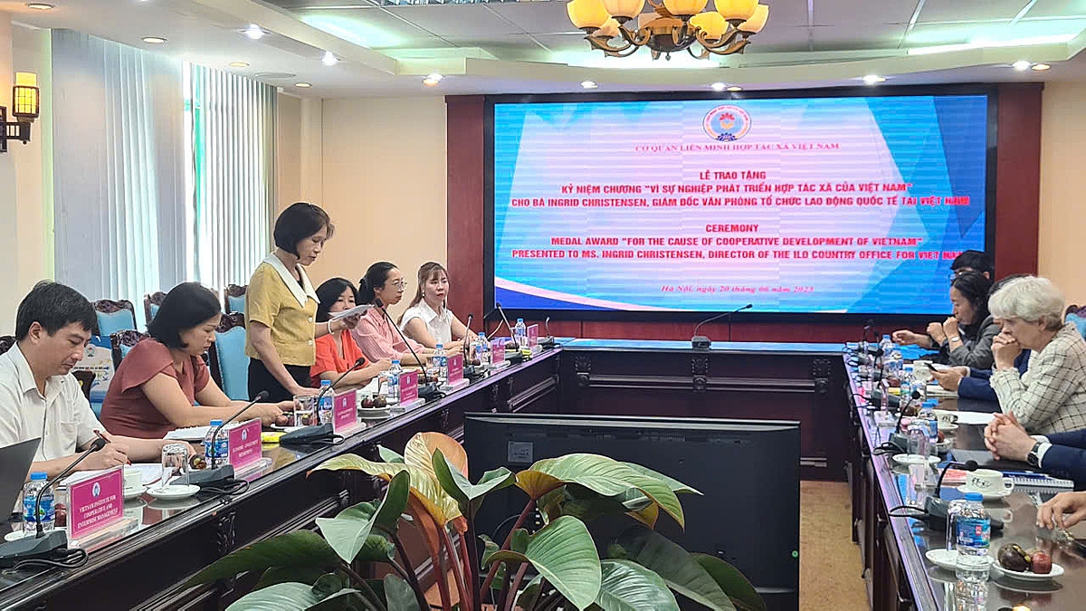 Phó Chủ tịch Liên minh HTX Việt Nam Nguyễn Thị Hoài Linh phát biểu tại buổi làm việc