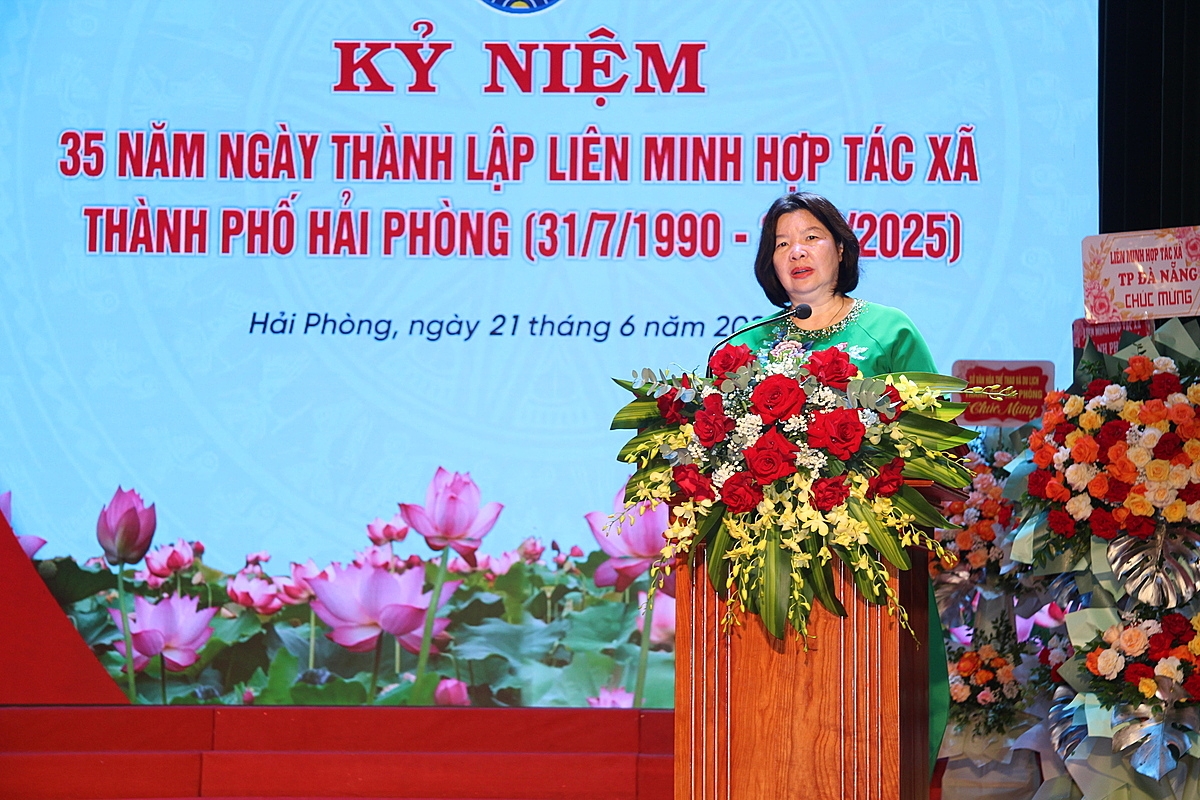 Chủ tịch Liên minh HTX Việt Nam Cao Xuân Thu Vân phát biểu chỉ đạo &lpar;ảnh T. Vân&rpar;.