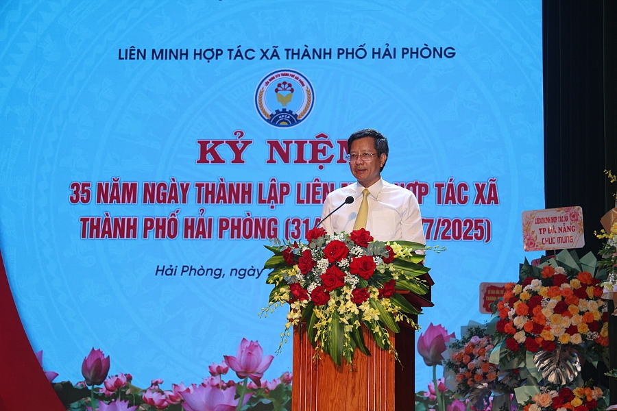 Phó chủ tịch Thường trực UBND TP Hải Phòng Lê Anh Quân phát biểu tại hội nghị.