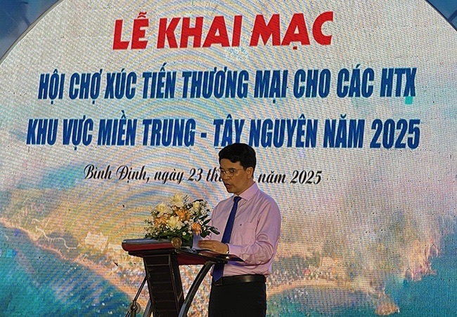 Phó Chủ tịch Liên minh HTX Việt Nam Đinh Hồng Thái phát biểu tại lễ khai mạc.