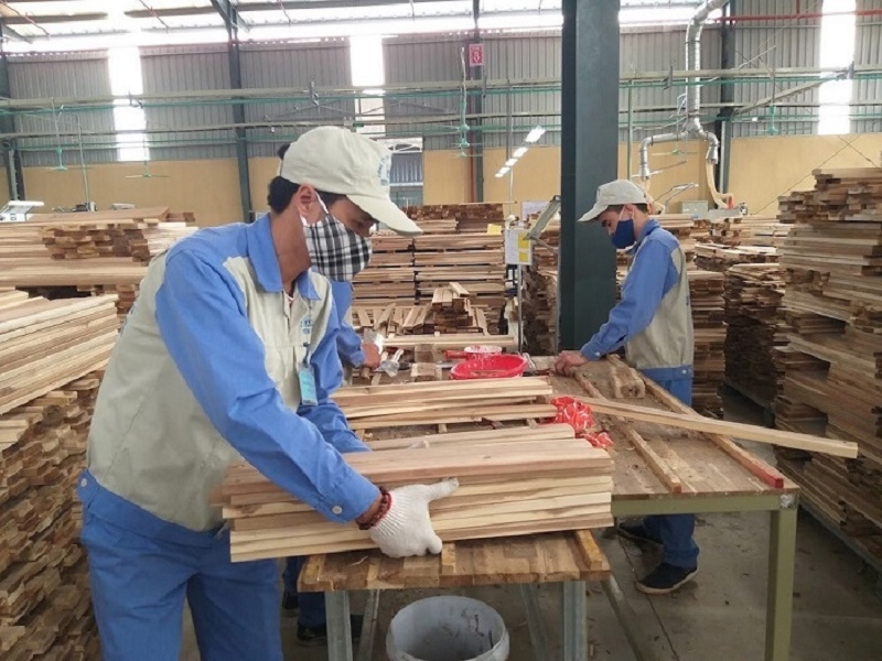 Theo cảnh báo từ IWPA, số sản phẩm gỗ, ván ép Việt Nam đang trong diện điều tra có thể bị áp dụng đồng thời thuế đối ứng và thuế chống bán phá giá.