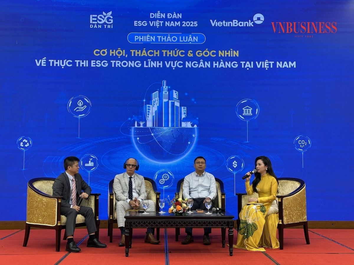 Phiên thảo luận về cơ hội, thách thức trong thực thi ESG tại Việt Nam với sự tham gia của ông Sam Hanna, Giám đốc điều hành và Phó chủ tịch Strategy ASEAN Shell Global Lubricants; TS Lương Thái Bảo, trưởng bộ môn Tài chính Quốc tế, Viện Ngân hàng Tài chính, Đại học Kinh tế Quốc dân.