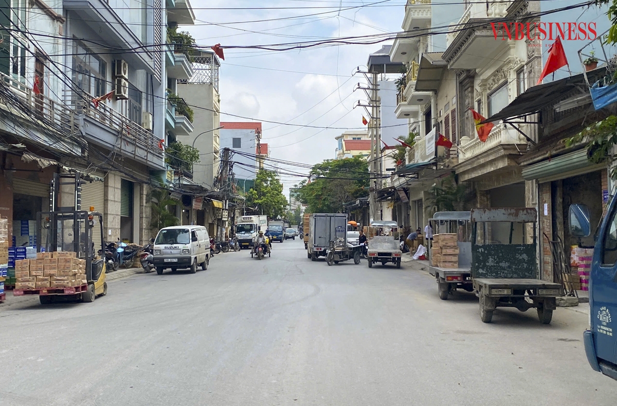 Theo ghi nhận của phóng viên VnBusiness, không khí buôn bán tại đây đã có phần nhộn nhịp trở lại, tuy nhiên việc kinh doanh buôn bán được các tiểu thương thận trọng hơn so với trước đây.