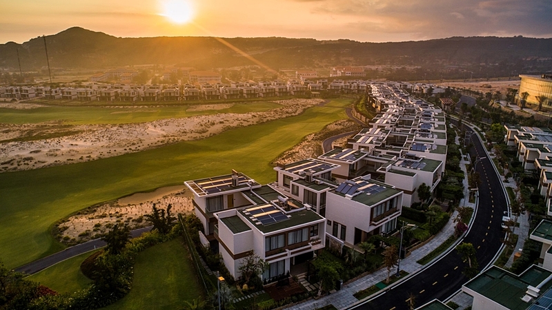 Wyndham Grand Cam Ranh với 100% biệt thự liền kề sân golf.