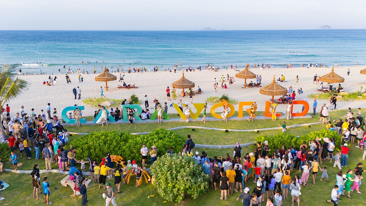 Lần đầu tiên, Bãi Dài – Cam Ranh có lễ hội thu hút gần 5.000 người tham gia.