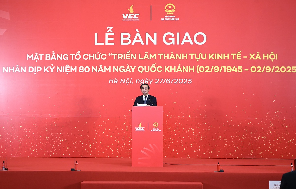 Ông Nguyễn Việt Quang, Phó Chủ tịch kiêm Tổng Giám đốc Tập đoàn Vingroup phát biểu báo cáo tại sự kiện.