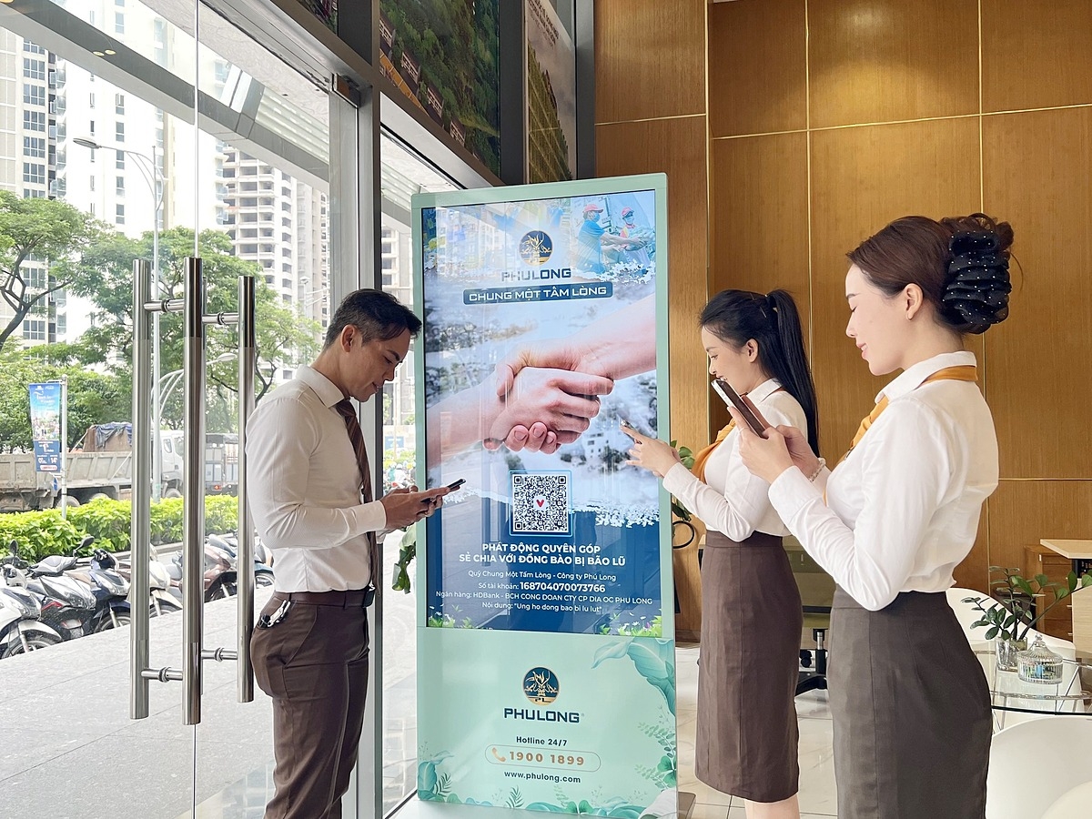 CBNV Phú Long chung tay hỗ trợ đồng bào vùng lũ lụt miền Bắc.