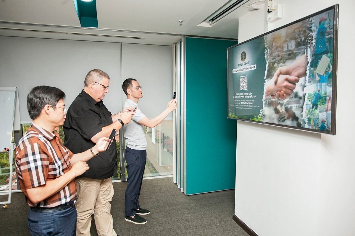 CBNV Phú Long chung tay hỗ trợ đồng bào vùng lũ lụt miền Bắc.