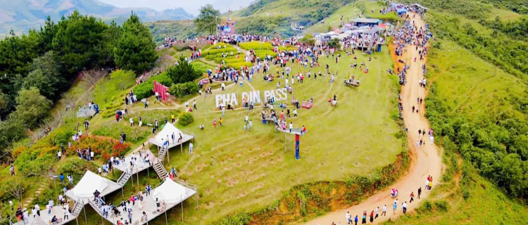 Các HTX đã và đang đẩy mạnh phát triển ngành công nghiệp “không khói”, giúp xóa đói, giảm nghèo cho người dân địa phương.