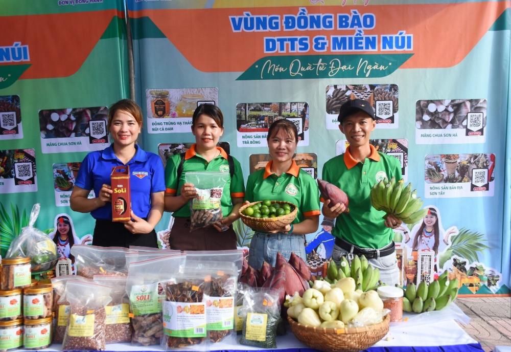 Sản phẩm nông nghiệp của Sơn Tây ngày càng được nhiều người biết đến do cách bán hàng, quảng bá mới của người dân.