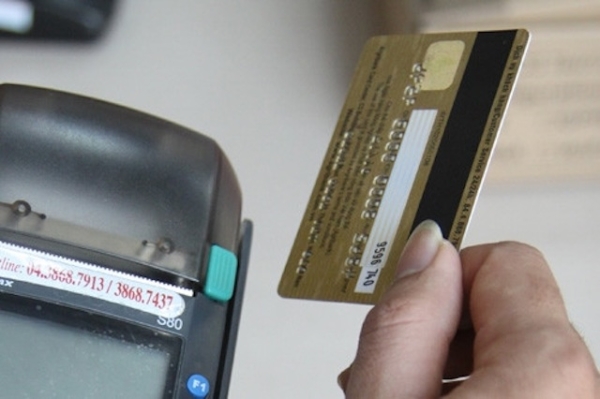 Sau ngày 30/6, nếu khách hàng tổ chức chưa cập nhật, ngân hàng sẽ tạm dừng giao dịch chuyển tiền, rút tiền trên dịch vụ ngân hàng.