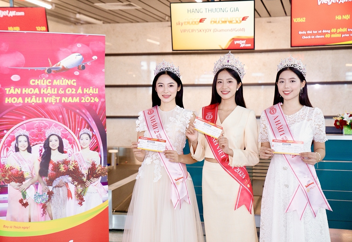 Tân Hoa hậu Việt Nam 2024 Hà Trúc Linh cùng hai Á hậu rạng rỡ trên chuyến bay đầu tiên sau đăng quang,