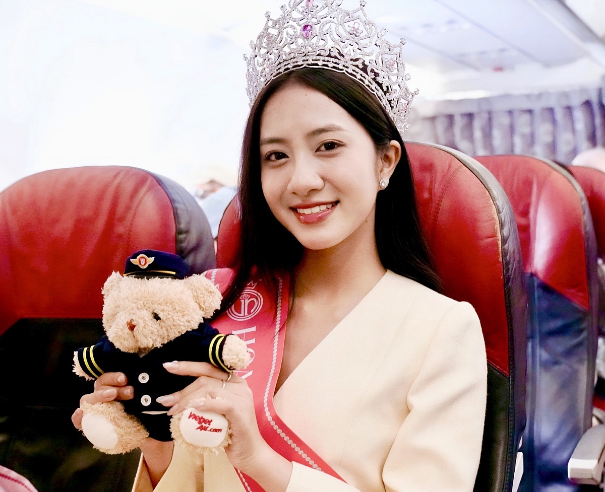 Phi hành đoàn Vietjet gửi lời chúc mừng và tri ân đến đại diện nhan sắc Việt.