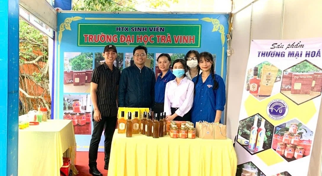 Mô hình ‘HTX Sinh viên’ ở Trường Đại học Trà Vinh giải quyết việc làm bán thời gian cho hơn 70 sinh viên với mức thu nhập từ 500.000 đồng đến 3 triệu đồng/tháng.