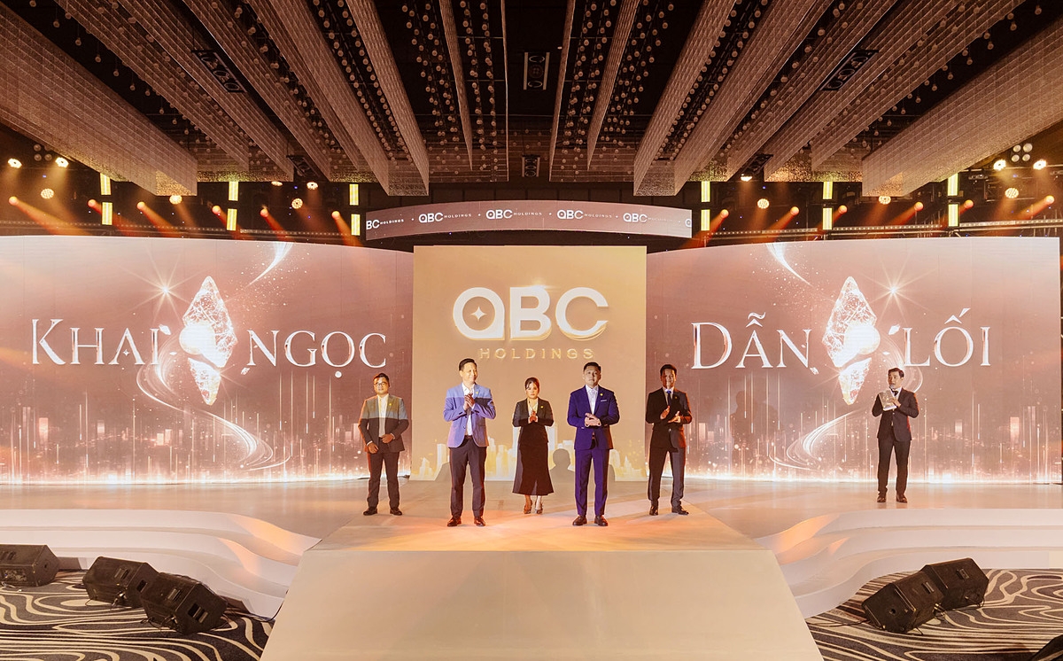 Ban lãnh đạo Công ty Cổ phần OBC Thuận An - OBC Holdings tại sự kiện ra mắt thương hiệu và công bố dự án đầu tay A&K Tower.