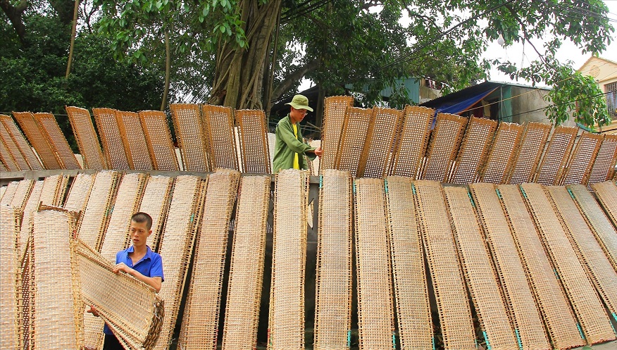 Điểm đặc biệt của bánh đa nem Thổ Hà nằm ở quy trình sản xuất thủ công tỉ mỉ. Mỗi người con của làng nghề đều có “bí quyết” để làm ra những chiếc bánh đa nem nức tiếng gần xa.