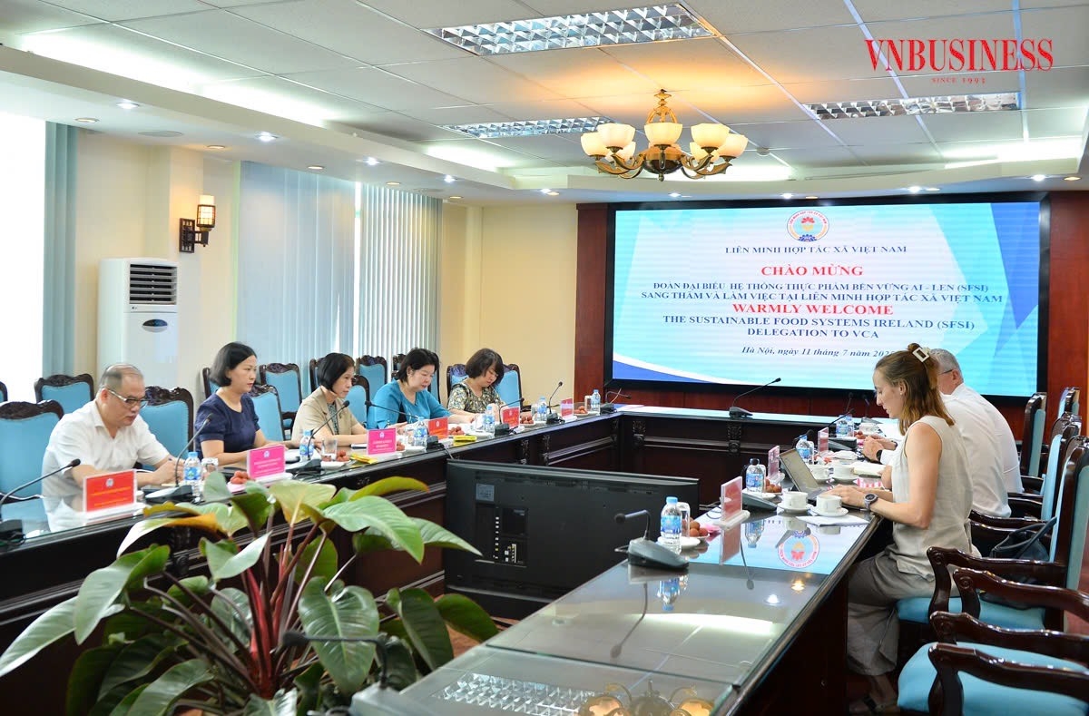 Toàn cảnh buổi làm việc.