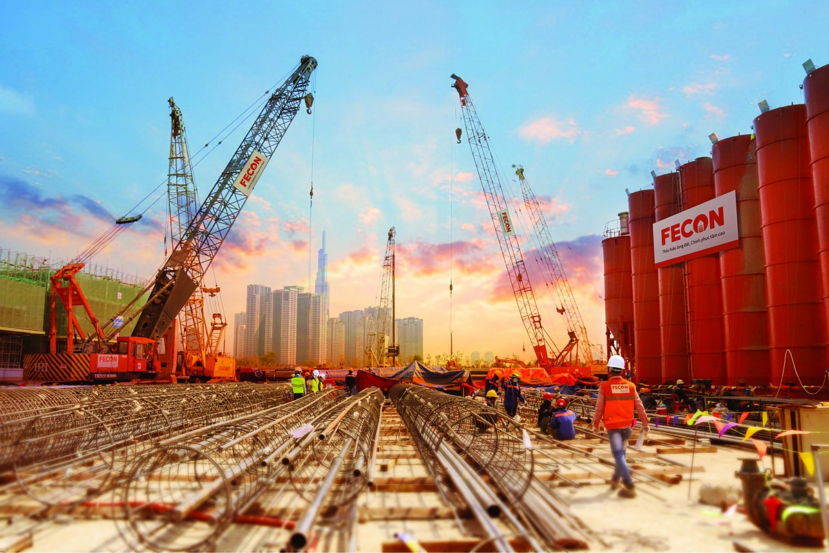 Một số cổ đông đăng ký bán ra lượng lớn cổ phiếu FCN.