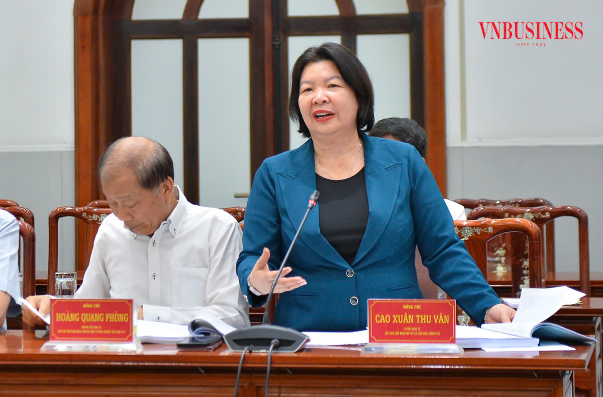 Chủ tịch Liên minh HTX Việt Nam Cao Xuân Thu Vân phát biểu tại tọa đàm.