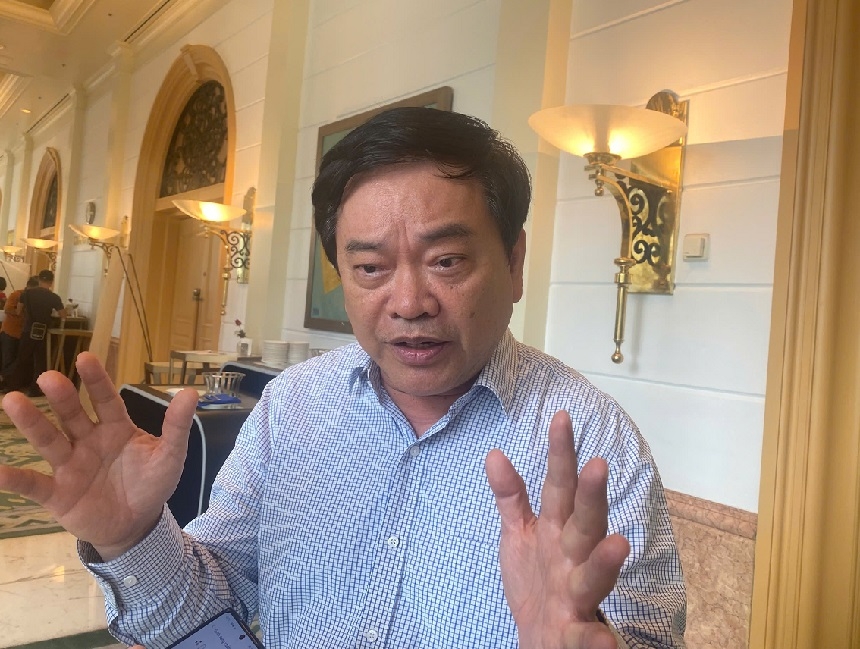 Giáo sư Trần Thọ Đạt, Chủ tịch Hội đồng trường Đại học Kinh tế Quốc dân - Nguyên Hiệu trưởng trường Đại học Kinh tế Quốc dân trao đổi với báo giới bên lề sự kiện.