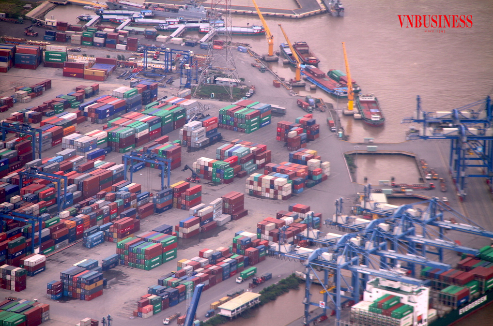 Tình trạng hàng hóa, phế liệu container tồn đọng tại cảng biển vẫn luôn tồn tại suốt nhiều năm qua và chưa thể xử lý triệt để.