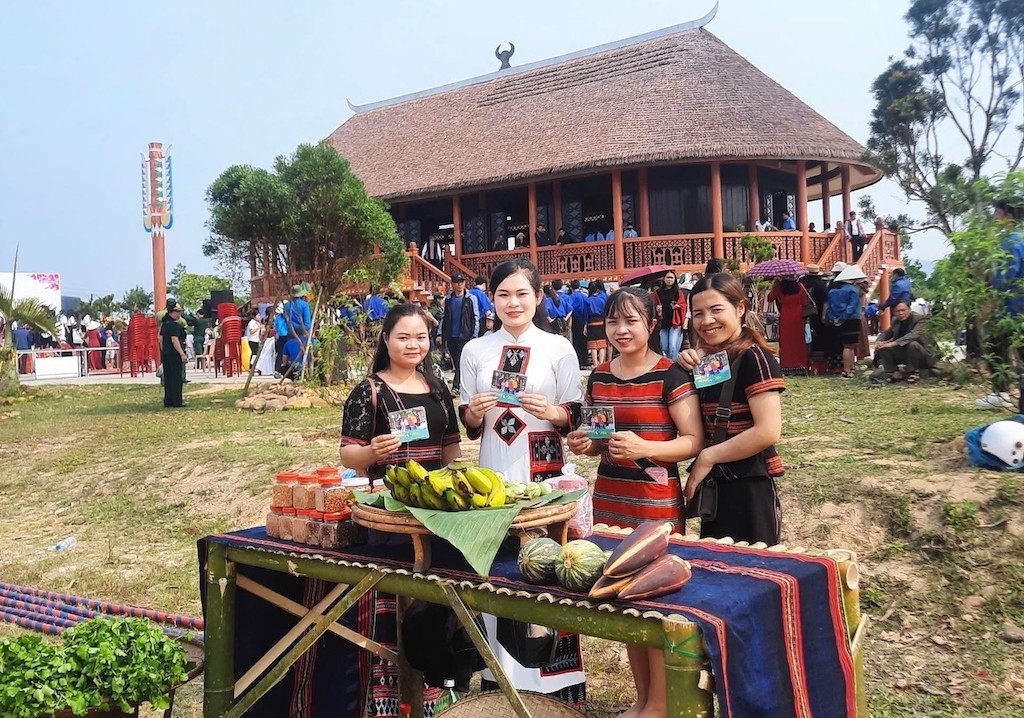 Hoạt động của HTX Du lịch sinh thái A Nôr ngày càng chuyên nghiệp giúp tăng thu nhập đáng kể cho bà con dân tộc thiểu số ở địa phương.