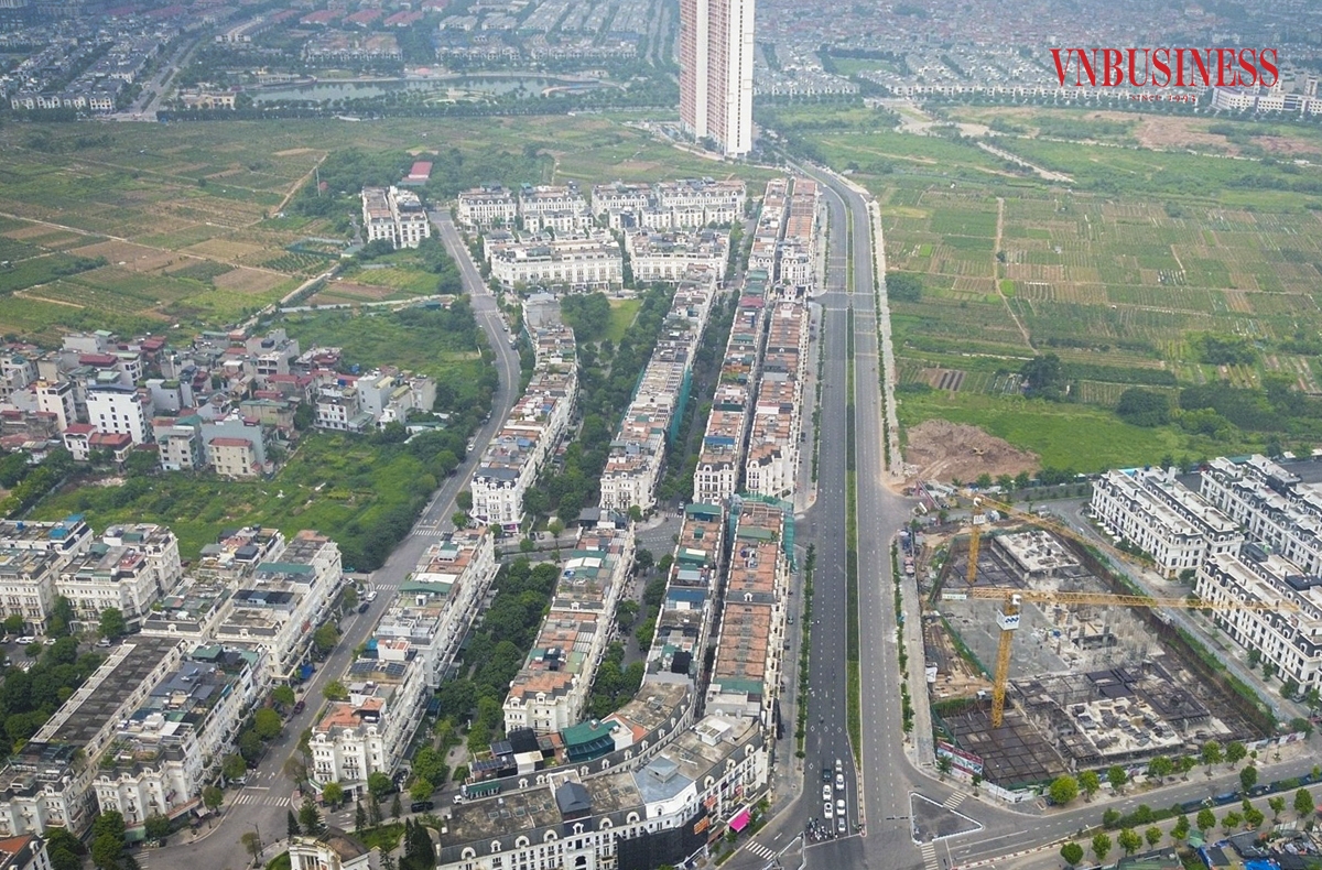 Tuyến phố này có điểm đầu từ ngã tư giao đường Đại Mỗ và phố Bạch Thành Long tại khu biệt thự liền kề Luis City đến ngã tư giao phố Nguyễn Văn Luyện. Phố Lê Giản có chiều dài hơn 1km, chiều rộng 40m, mặt đường mỗi bên là 11,25m, vỉa hè mỗi bên 7,25m; dải phân cách 3m.