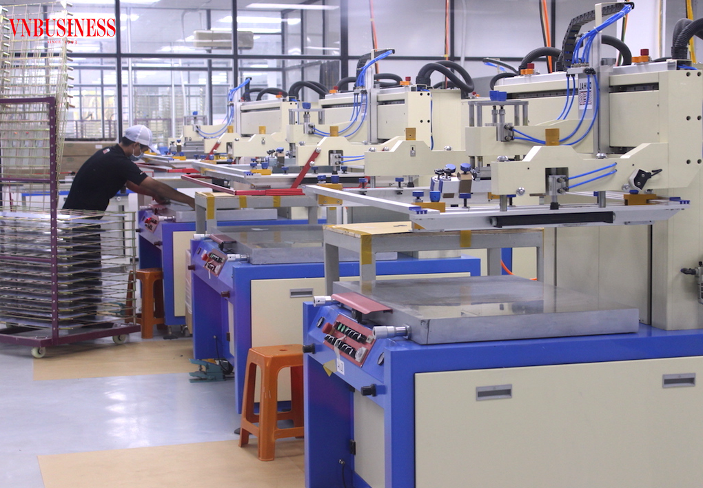 Bên cạnh năng lực thích ứng của DN thì biện pháp chính sách cần đủ mạnh làm “đệm đỡ” để vượt qua các thách thức từ bên ngoài.