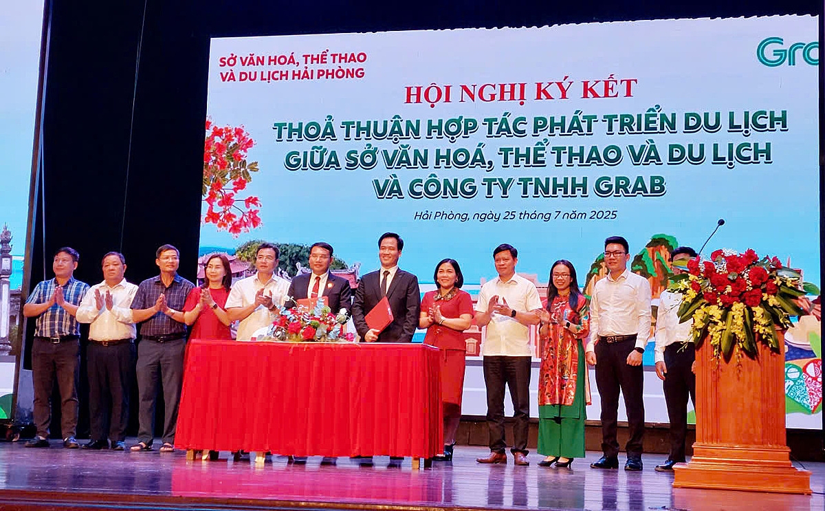 Ký kết biên bản thỏa thuận hợp tác.