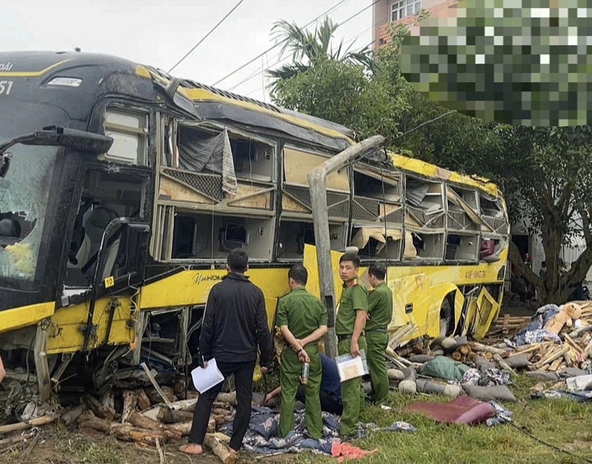 Hiện trường vụ tai nạn xe khách rạng sáng 25/7 tại Hà Tĩnh.