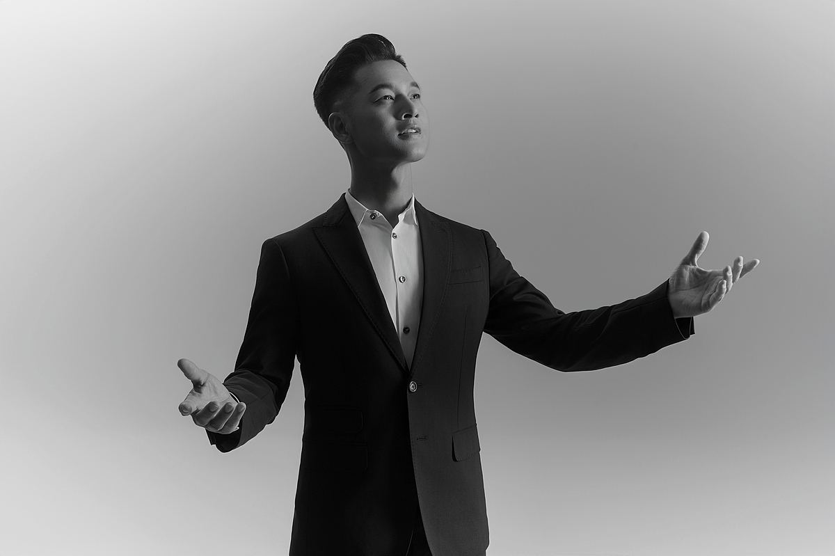 Ca sĩ Đức Tuấn, giọng nam cao đẹp hiếm có của nền nhạc nhẹ Việt Nam, xác nhận sẽ tham gia biểu diễn tại đại nhạc hội với chủ đề “Khơi mạch nguồn Di sản - Vững bước Kỷ nguyên mới”.