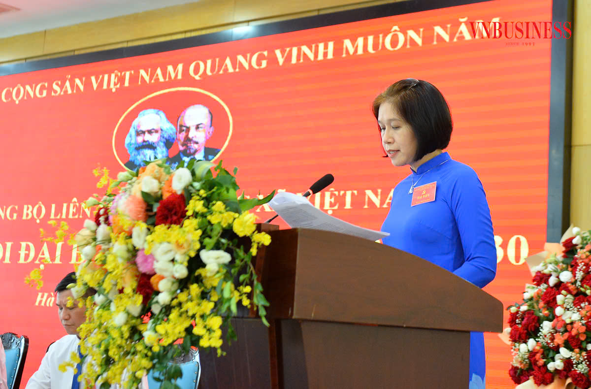 Phó Bí thư Đảng ủy, Phó Chủ tịch Liên minh HTX Việt Nam Nguyễn Thị Hoài Linh phát biểu tại Đại hội.