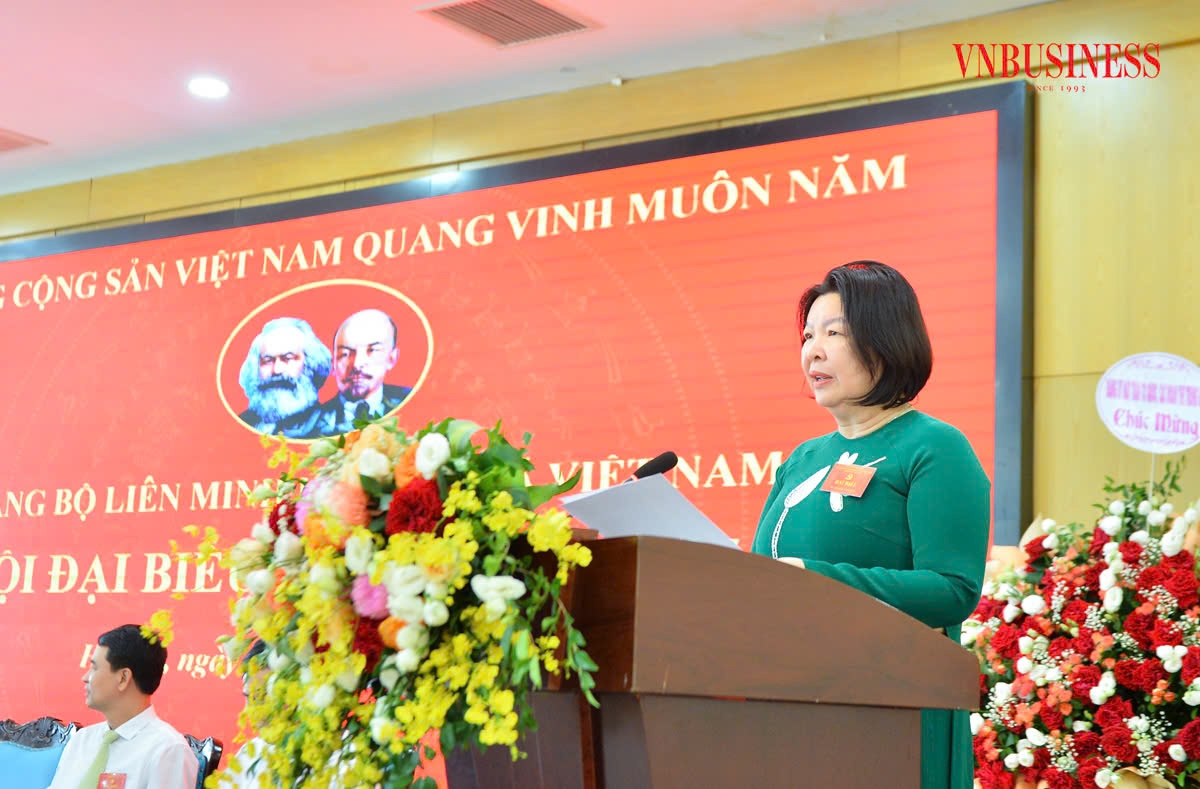 Bà Cao Xuân Thu Vân - Bí thư Đảng ủy, Chủ tịch Liên minh HTX Việt Nam phát biểu tại Đại hội.