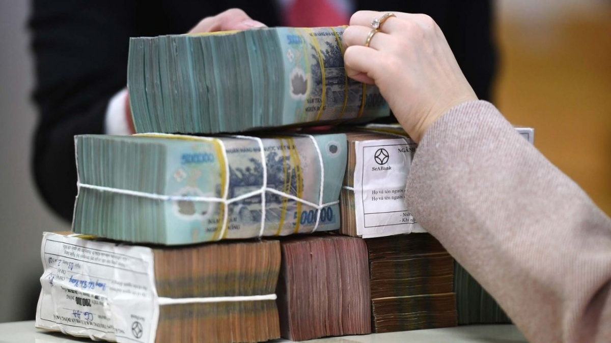 Để phục vụ mục tiêu tăng trưởng GDP 8,3 - 8,5%, tín dụng tăng từ 17 -18%, tương đương ngành ngân hàng bơm thêm trên 3 triệu tỷ đồng ra nền kinh tế.