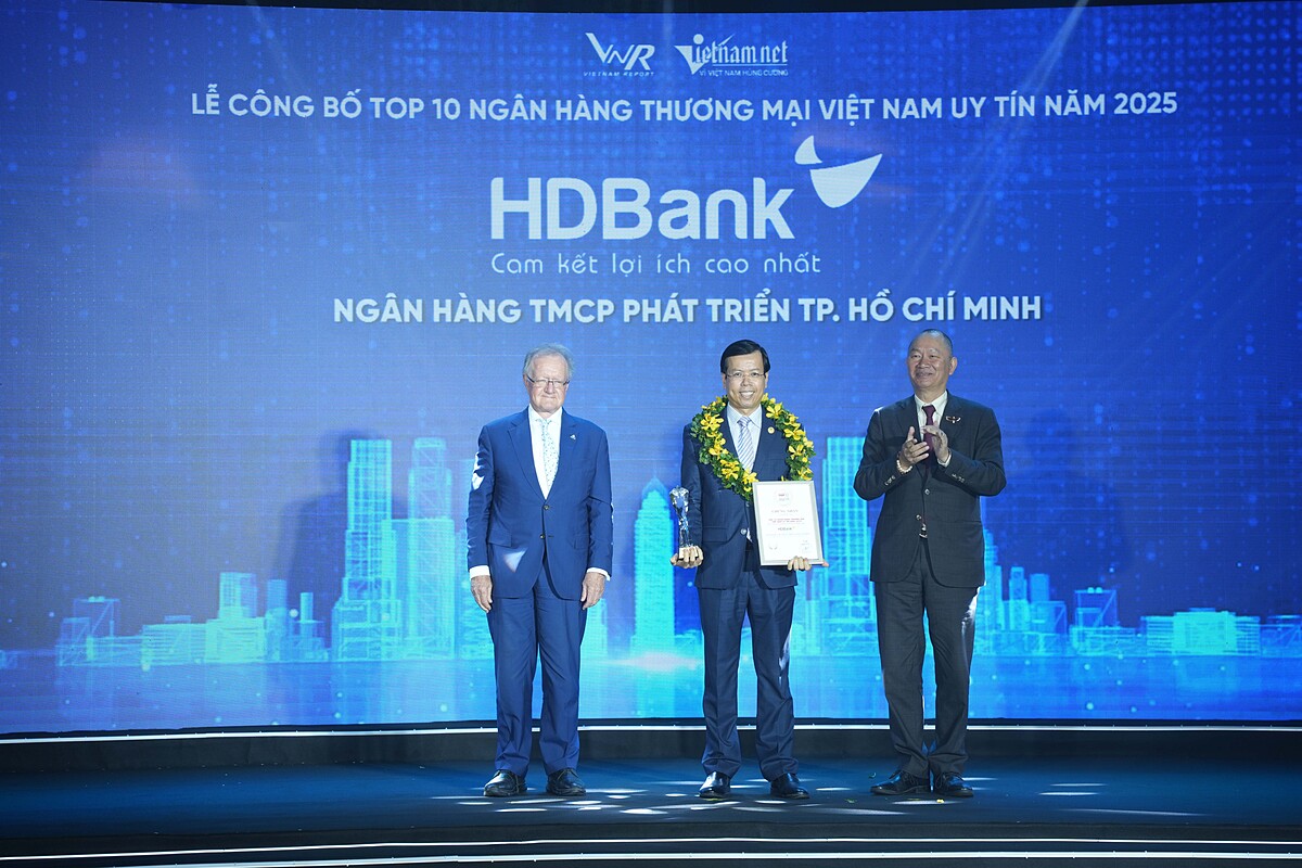 HDBank trong Bảng xếp hạng Top 10 công ty đại chúng uy tín và hiệu quả nhất Việt Nam năm 2025.