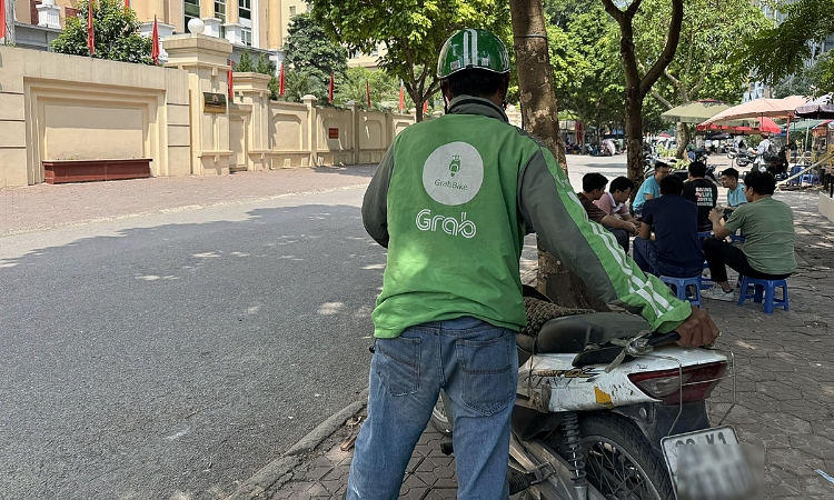 Chuyển đổi sang xe điện và bài toán sinh kế trong nền kinh tế số