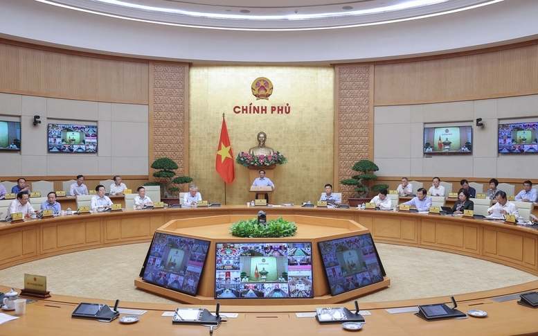 Thủ tướng chủ trì phiên họp thường kỳ Chính phủ tháng 7 ngày 7/8. Ảnh: VGP.