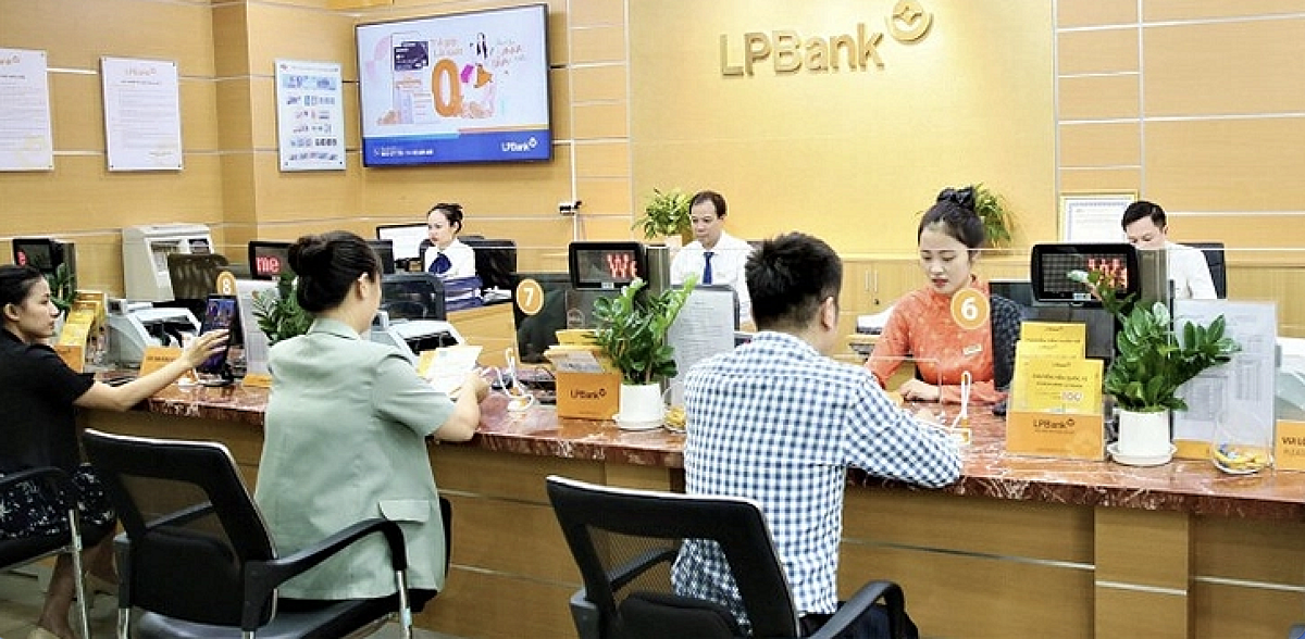 Chuyển đổi số đang thúc đẩy các ngân hàng tiếp tục đẩy mạnh tinh gọn bộ máy.