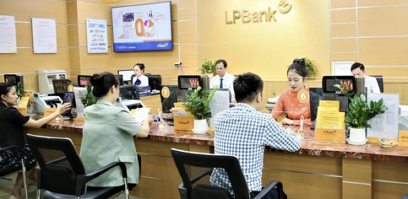 Bất ngờ với thu nhập của nhân viên ngân hàng