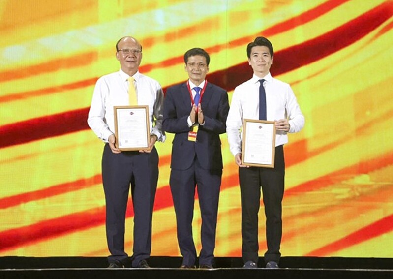 Hiệp hội Sáng tạo và bản quyền tác giả Việt Nam cũng trao Giấy chứng nhận đăng ký công bố sáng tạo cho tác phẩm viết Kịch bản Dòng sông Ánh sáng và tác phẩm kiến trúc Không gian Dòng sông Ánh sáng.