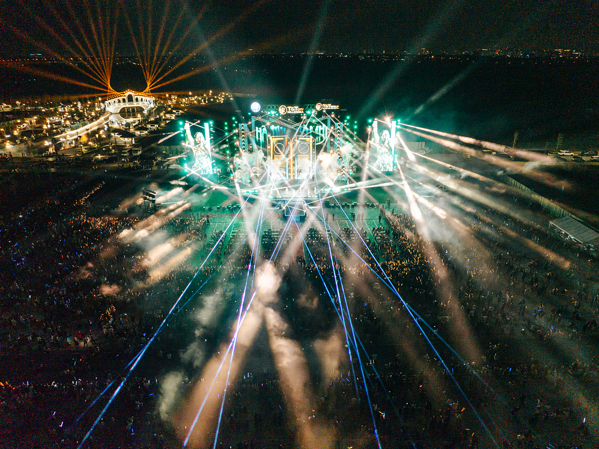 Âm thanh sống động, kết hợp cùng hiệu ứng ánh sáng hiện đại càng khiến cho TP Thiên niên kỷ T&T City Millennia trở nên rực rỡ chưa từng có.