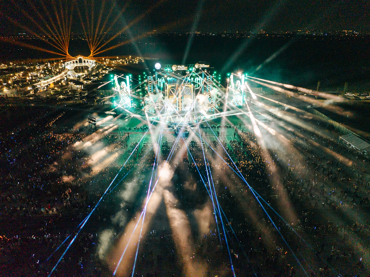 Âm thanh sống động, kết hợp cùng hiệu ứng ánh sáng hiện đại càng khiến cho TP Thiên niên kỷ T&T City Millennia trở nên rực rỡ chưa từng có.