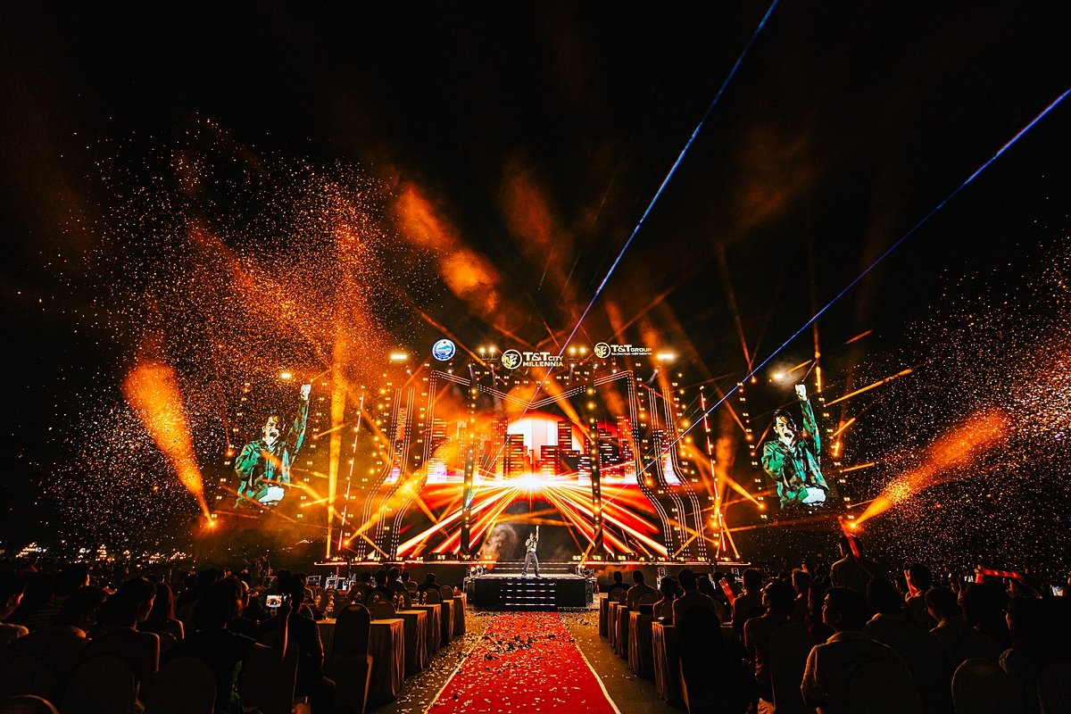 Sân khấu được thiết kế với quy mô cực lớn với hệ thống LED đa dạng, giúp mở rộng tối đa mọi cảm giác của hàng vạn khán giả có mặt tại concert lớn nhất Tây Ninh tháng 8 này.