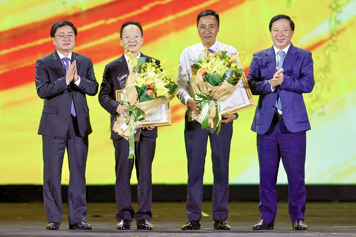 Chủ tịch Ủy ban nhân dân tỉnh Tây Ninh đã trao tặng bằng khen cho Tập đoàn T&T và cá nhân doanh nhân Đỗ Quang Hiển, Nhà sáng lập, Chủ tịch điều hành Tập đoàn T&T Group vì những đóng góp tích cực cho sự phát triển kinh tế xã hội của địa phương.