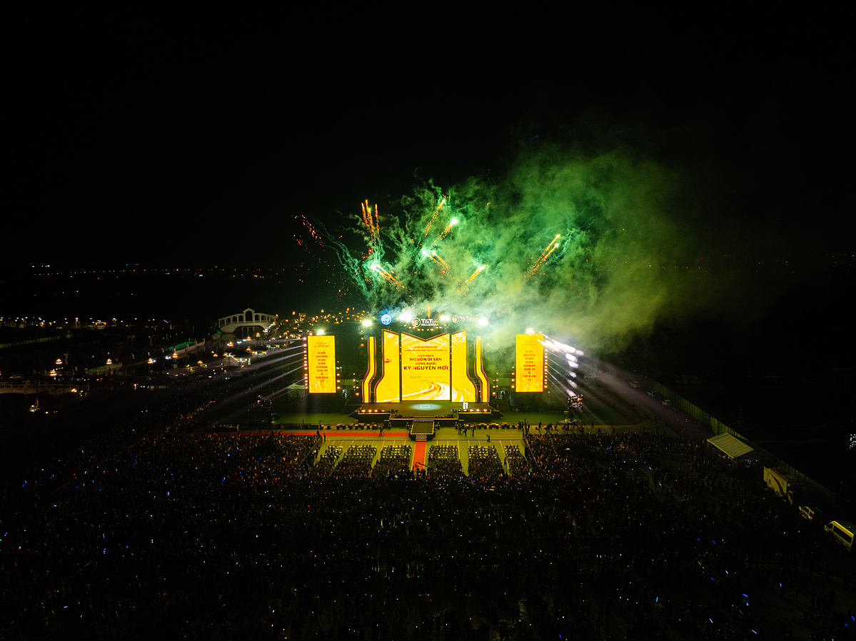 Thành phố Thiên niên kỷ T&T City Millennia bừng sáng trong đại nhạc hội.